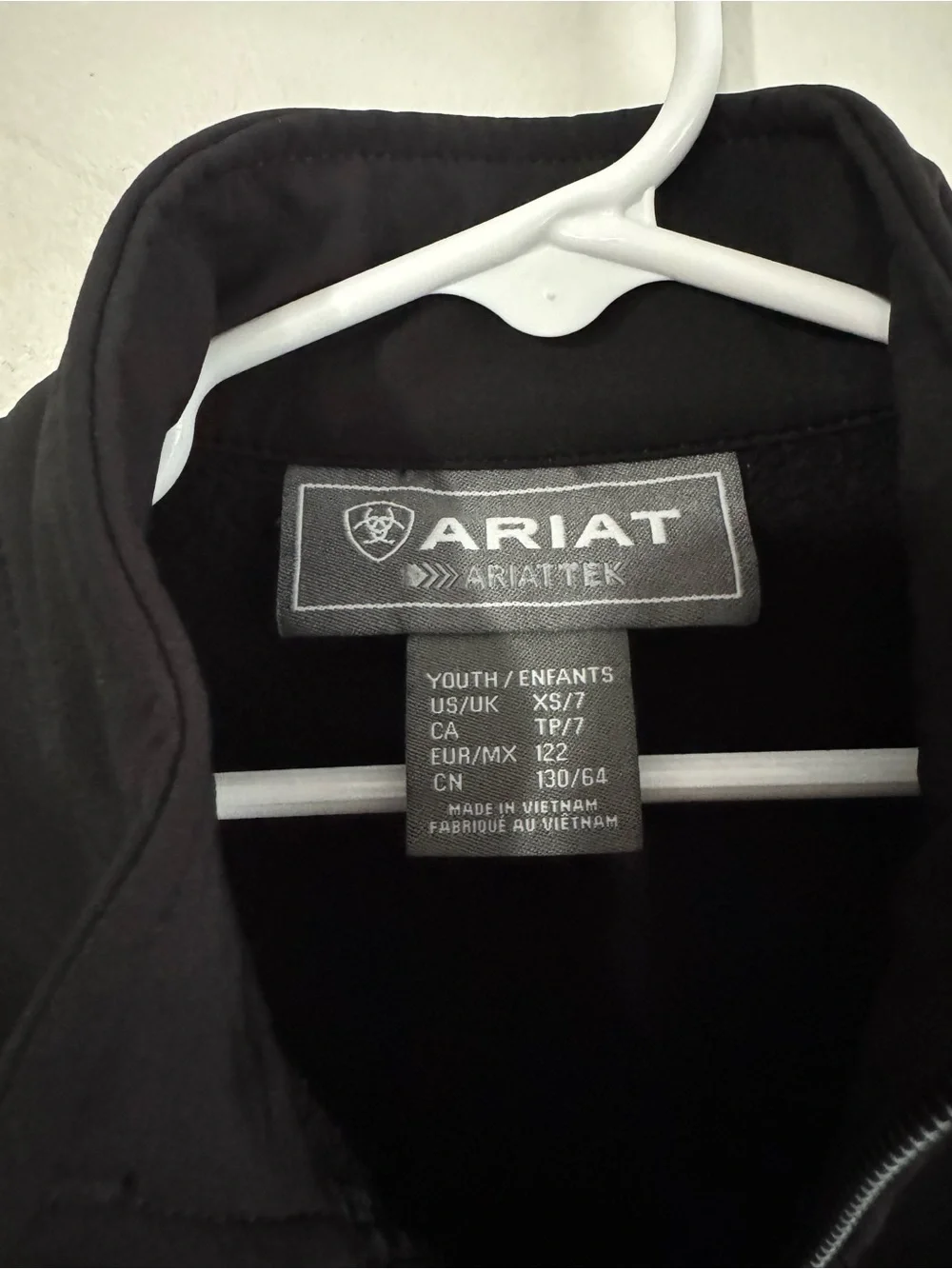 Ariat Black Jacket with Multicolor Sleeve Logo 🇲🇽